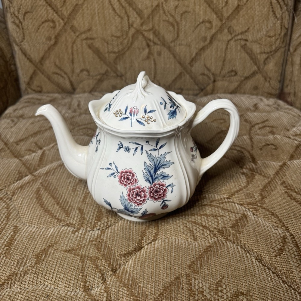 Williamsburg Potpourri by Wedgwood 6 1/2" Teapot w/ Lid TKD510, Excellent